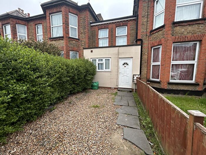 2 Bedroom Terraced House To Rent In Eastwood Road, IG3