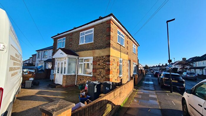 2 Bedroom Flat To Rent In Martindale Road, Hounslow, TW4