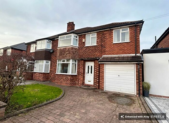 4 Bedroom Semi Detached House To Rent In Parkstone Lane, Worsley, M28