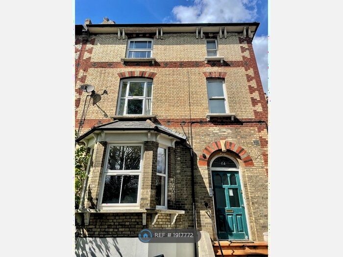 2 Bedroom Flat To Rent In Warham Road, South Croydon, CR2