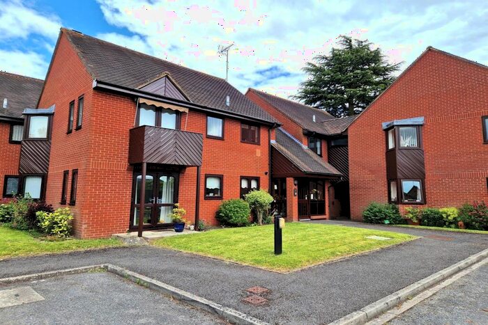 2 Bedroom Apartment To Rent In Essex Way, Sonning Common, Reading, RG4
