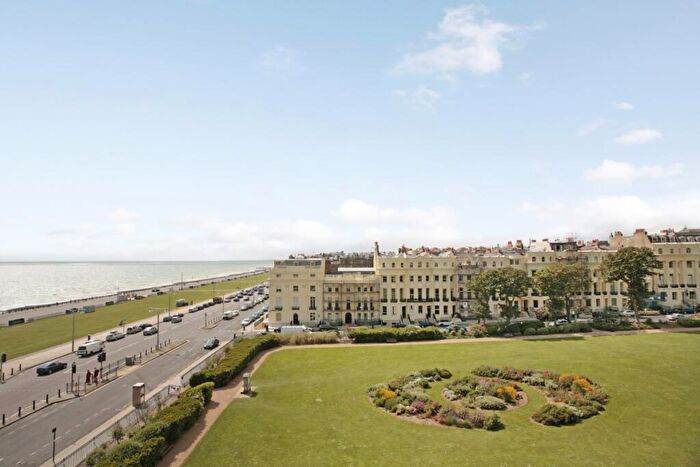 2 Bedroom Flat To Rent In Brunswick Square Hove, BN3