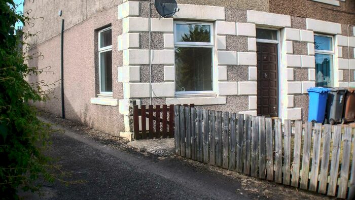 2 Bedroom Flat To Rent In Glenlyon Place, Leven, KY8