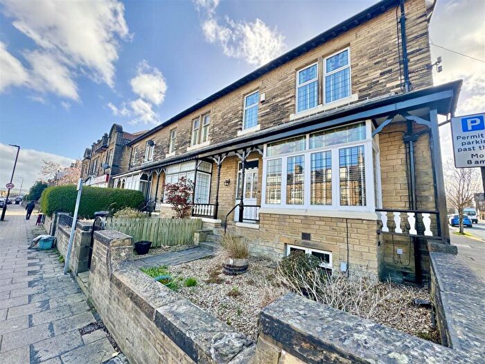 4 Bedroom Town House For Sale In Skircoat Green Road, Skircoat Green, HX3