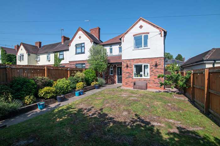3 Bedroom Detached House For Sale In New Road, Bromsgrove, Worcestershire, B60