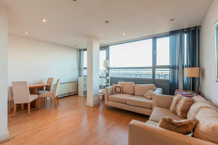 2 Bedroom Flat To Rent In New Park Road, Brixton, SW2