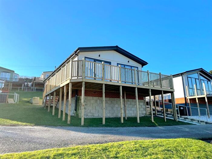 2 Bedroom Park Home For Sale In Lower Road, East Farleigh, Maidstone, ME15