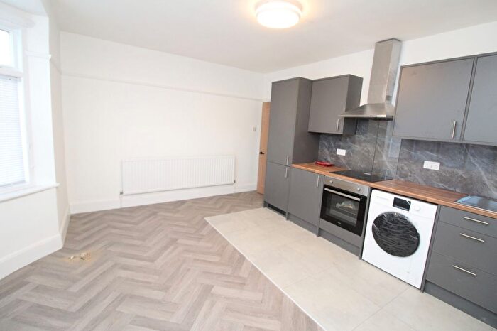 3 Bedroom Maisonette To Rent In Grangehill Road, London, SE9