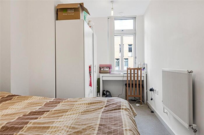 2 Bedroom Apartment To Rent In Salton Square, London, E14
