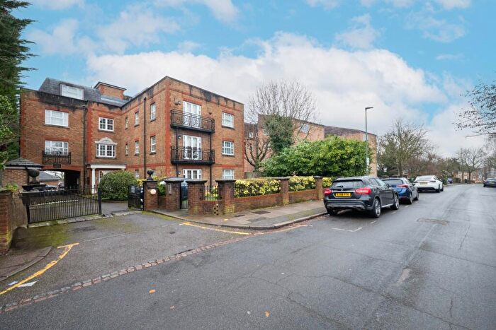 2 Bedroom Apartment For Sale In Sunningfields Road, Hendon, NW4