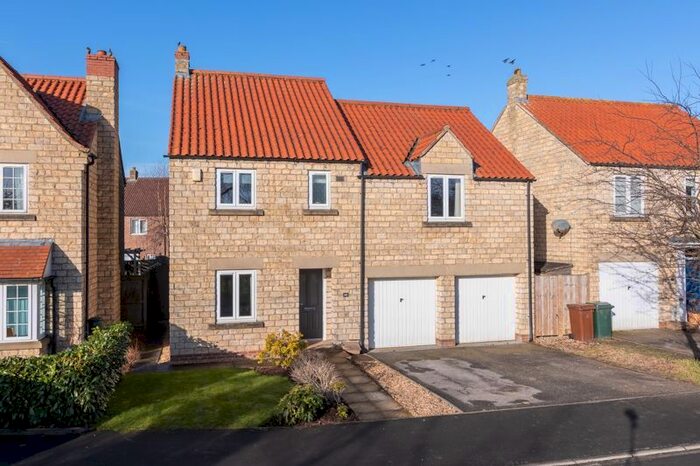 4 Bedroom Detached House For Sale In Kingfisher Drive, Pickering, YO18