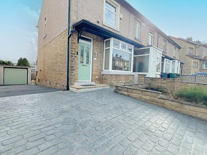 3 Bedroom Terraced House For Sale In Frimley Drive, Bankfoot, Bradford, BD5