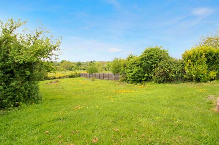 3 Bedroom Detached Bungalow To Rent In Castle Hill Road, Totternhoe, Bedfordshire, LU6