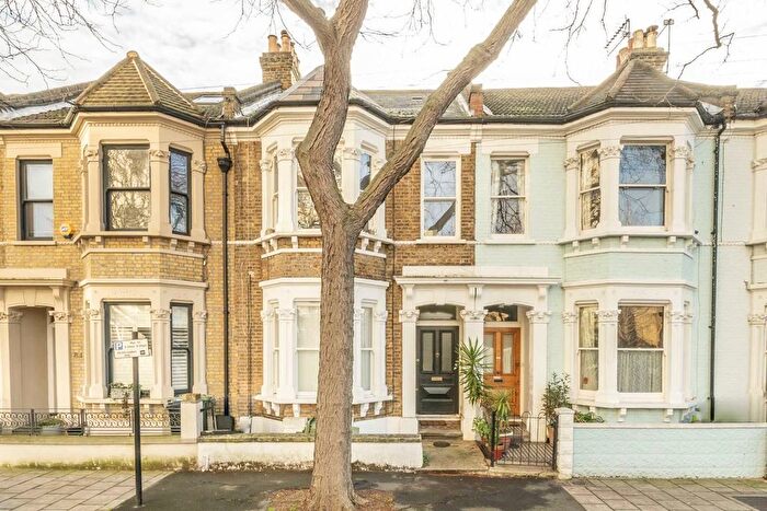 1 Bedroom Flat To Rent In Grantham Road, London, SW9