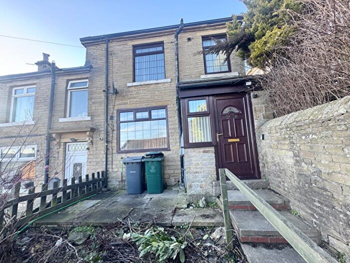 3 Bedroom End Of Terrace House To Rent In Roundfield Place, Thornton, Bradford, BD13