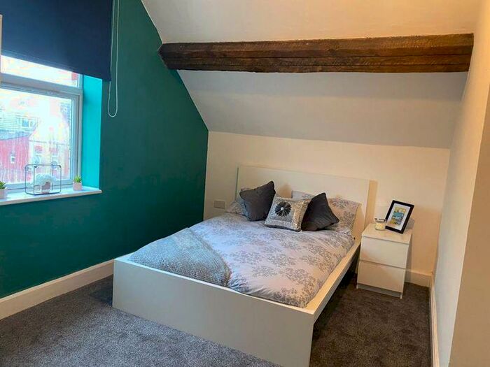 6 Bedroom Flat To Rent In Granby Street, Liverpool - Student Property /, L8