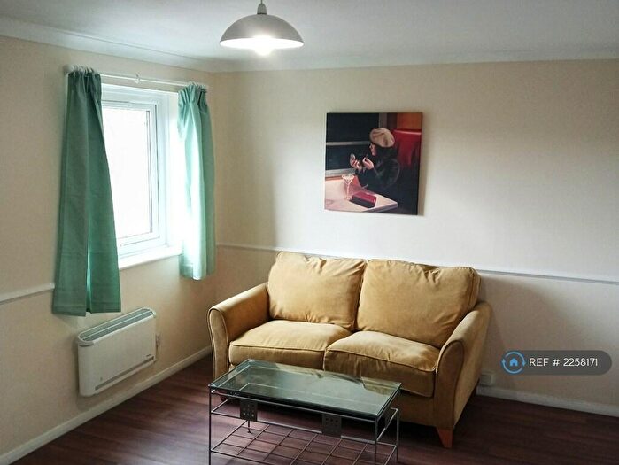 2 Bedroom Flat To Rent In Gurney Close, Barking, IG11
