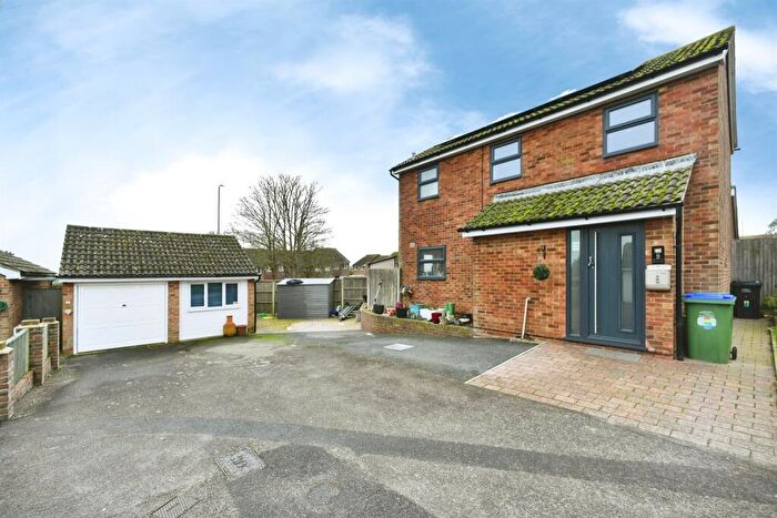 3 Bedroom Detached House For Sale In Skyline View, Peacehaven, BN10