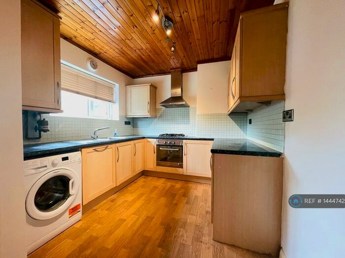 3 Bedroom Semi-Detached House To Rent In Clinton Avenue, Manchester, M14