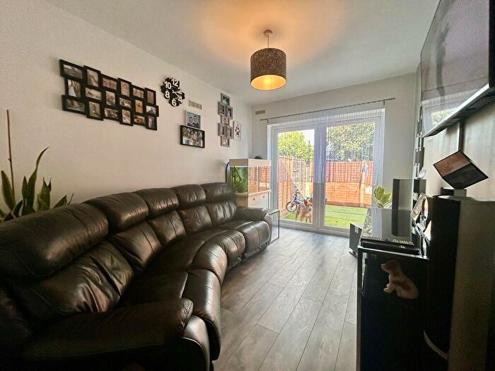 5 Bedroom Semi-Detached House For Sale In Oxford Road, Southampton, SO14