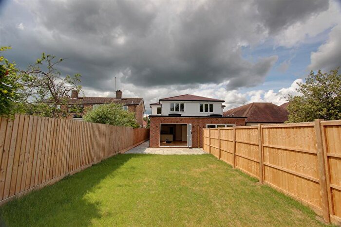 3 Bedroom Semi-Detached House For Sale In Beaconsfield Road, Tring, HP23
