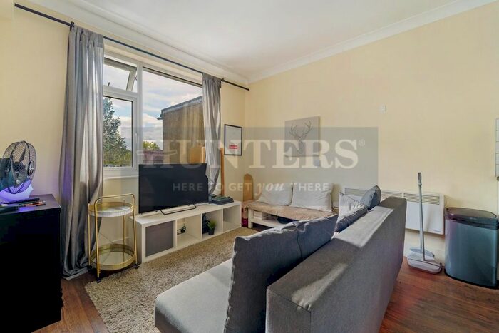 Studio To Rent In Hanworth Road, Hounslow, TW4