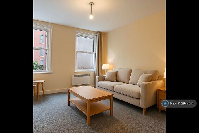 3 Bedroom Flat To Rent In Briggate, Leeds, LS1