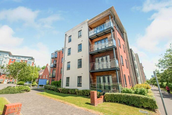 2 Bedroom Flat To Rent In Sinclair Drive, Basingstoke, RG21