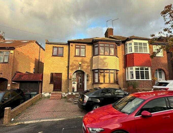 Flat To Rent In Carnanton Road, Walthamstow, London, E17