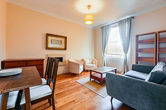 2 Bedroom Flat To Rent In Coleherne Road, Earls Court, London, SW10