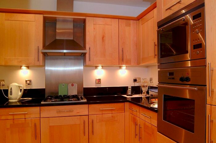 2 Bedroom Flat To Rent In Beckford Close, Kensington, London, W14