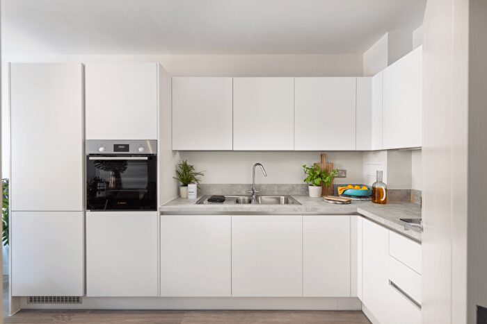 2 Bedroom Flat For Sale In Bell Road, Hounslow, TW3