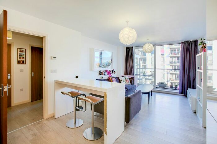 1 Bedroom Flat To Rent In Great West Road, Brentford, TW8