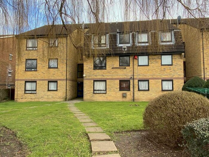 2 Bedroom Flat To Rent In Howard Road, London, SE25