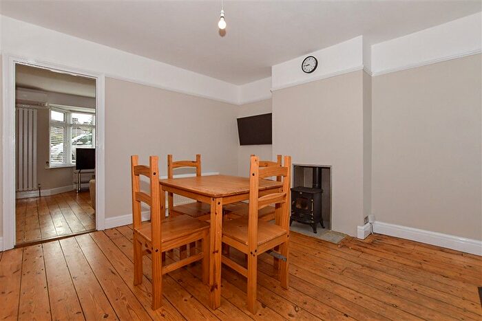 2 Bedroom Semi-detached House For Sale In Moncktons Avenue, Maidstone, Kent, ME14