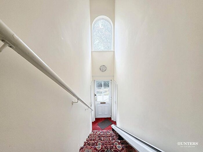 1 Bedroom Flat For Sale In Old Bank Road, Earlsheaton, Dewsbury, WF12