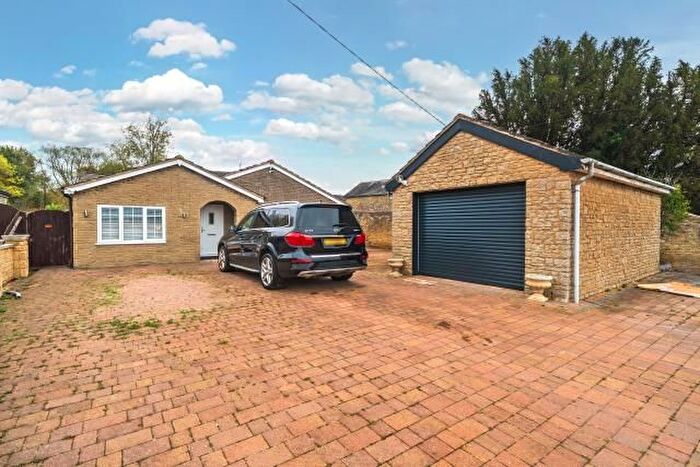 5 Bedroom Bungalow To Rent In Weir Lane, Blackthorn, Bicester, OX25