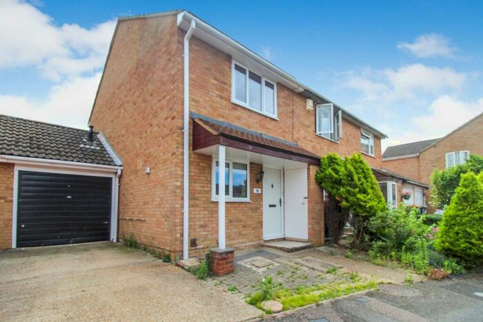 2 Bedroom End Of Terrace House To Rent In Gulliver Close, Kempston, MK42