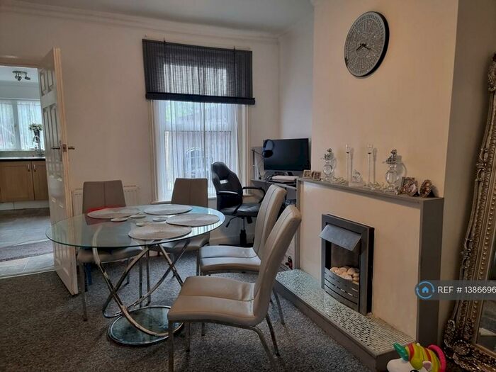 3 Bedroom Terraced House To Rent In St. Edmunds Road, Southampton, SO16