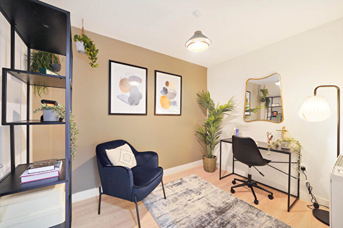 2 Bedroom Apartment To Rent In The Oakgate, KT22