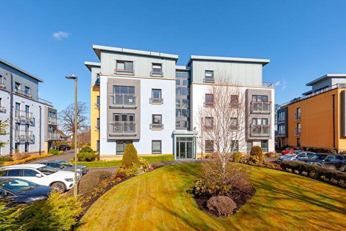 2 Bedroom Flat For Sale In Flat, Barnton Grove, Edinburgh, EH4
