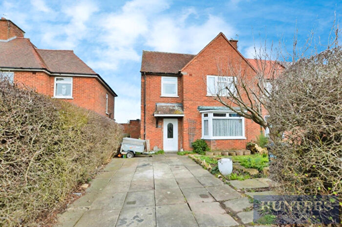 3 Bedroom Semi Detached House For Sale In Central Avenue, Wigston, LE18