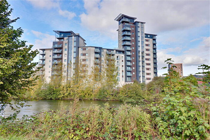 2 Bedroom Flat For Sale In Overstone Court, Cardiff, CF10