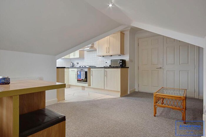 2 Bedroom Apartment For Sale In Wellington Road, Bournemouth, Dorset, BH8