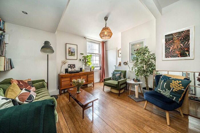 2 Bedroom Flat To Rent In Valette Street, London, E9