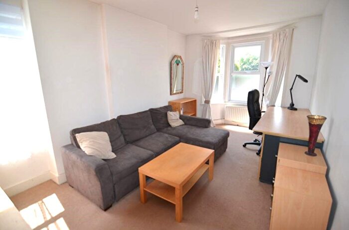 1 Bedroom Maisonette To Rent In Chertsey Road, Leytonstone, London, E11