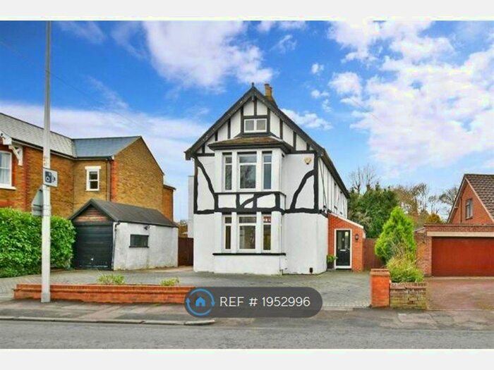 4 Bedroom Detached House To Rent In Walderslade Road, Chatham, ME4