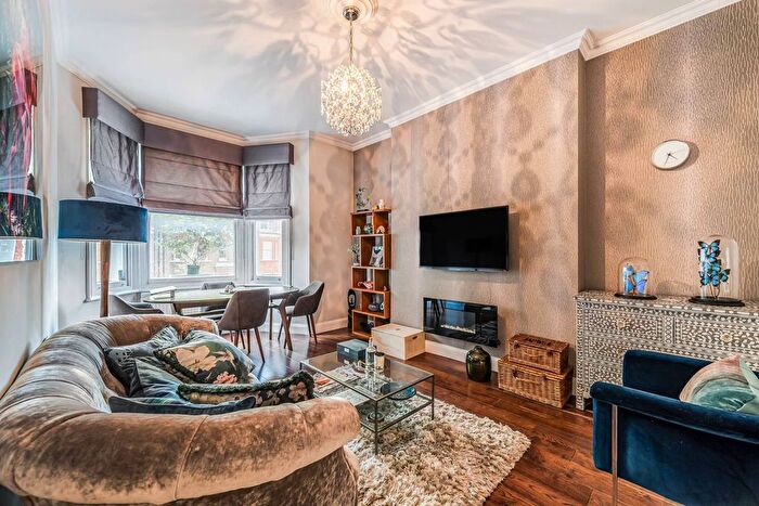 2 Bedroom Flat To Rent In Randolph Avenue, Maida Vale, London, W9