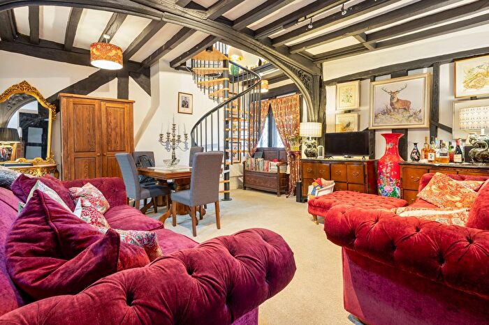 2 Bedroom Maisonette For Sale In North Street, Headcorn, TN27