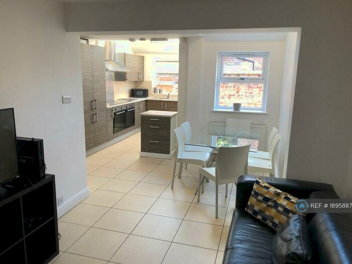 8 Bedroom Terraced House To Rent In Kenmare Road, Liverpool, L15